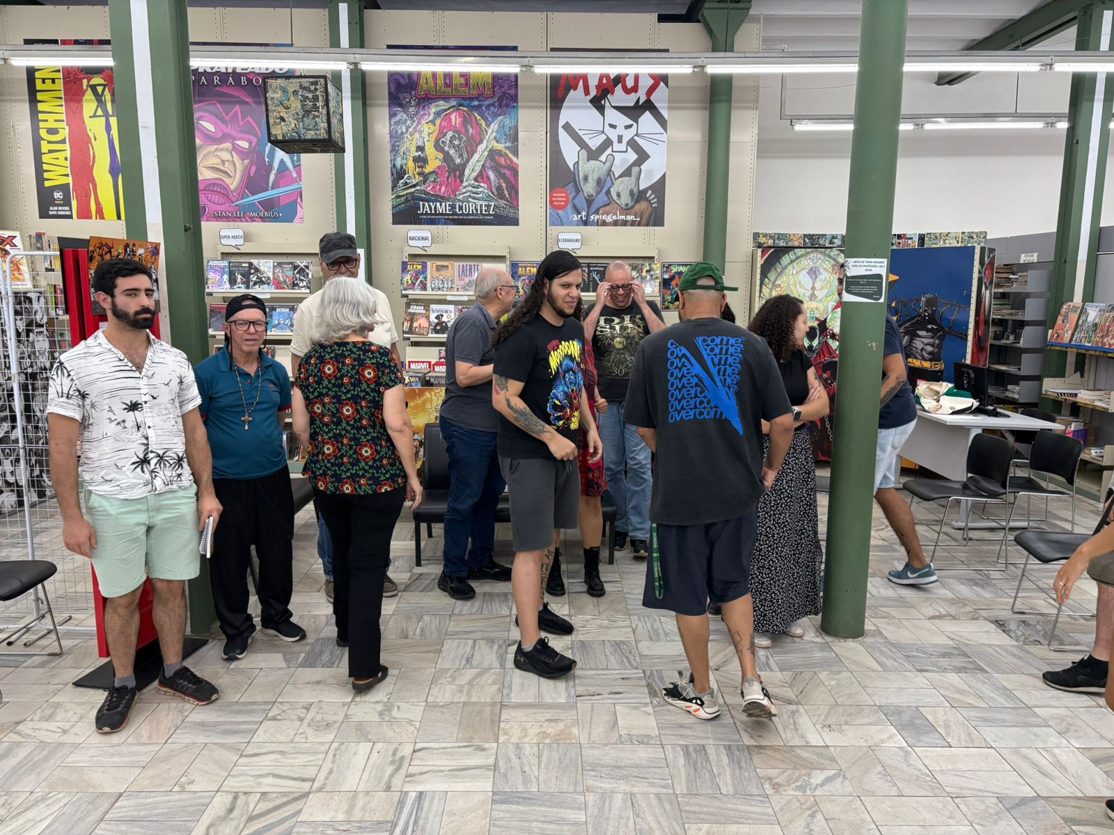 Momento de integração entre os participantes após as conversas sobre a leitura escolhida para o primeiro encontro do Retícula